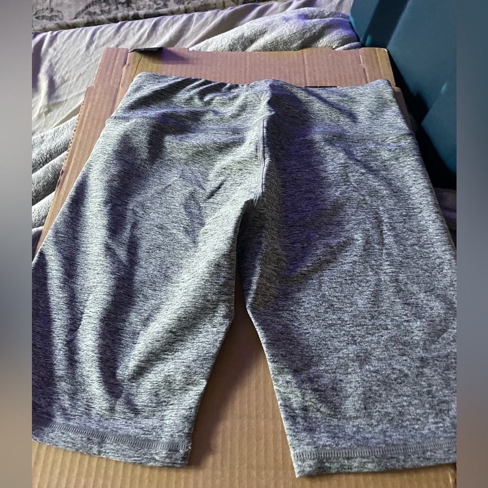 Gray athletic women’s size 5 small WP workout stretch shorts/-NWT